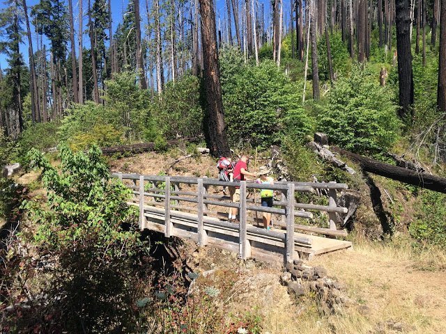 Hike to Slick Creek Cave near Eugene, Oregon